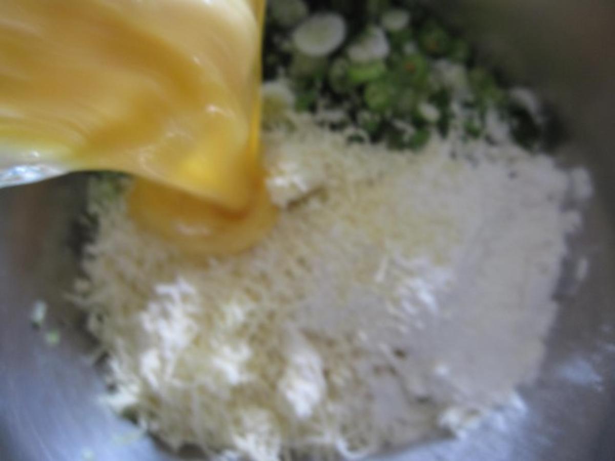 Zucchinipuffer mit Lachs und Kräuterjoghurt - Rezept - Bild Nr. 9