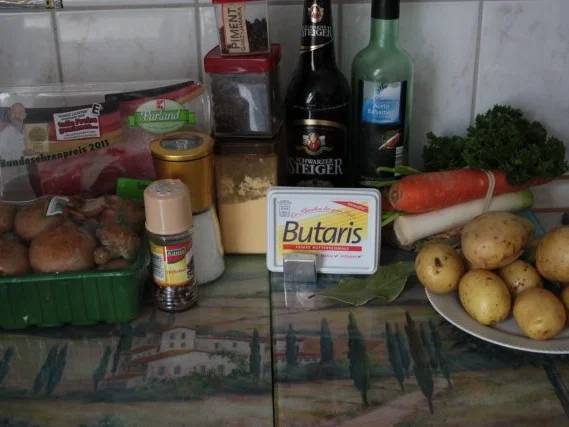 Rezept: Rinderschmorbraten mit Bierbalsamicosoße an Champignons und Kartoffeln Bild Nr. 2 Rinderschmorbraten mit Bierbalsamicosoße an Champignons und Kartoffeln - Rezept - Bild Nr. 2