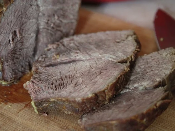 Rezept: Rinderschmorbraten mit Bierbalsamicosoße an Champignons und Kartoffeln Bild Nr. 5 Rinderschmorbraten mit Bierbalsamicosoße an Champignons und Kartoffeln - Rezept - Bild Nr. 5
