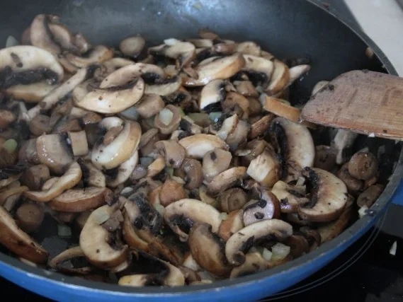Rezept: Rinderschmorbraten mit Bierbalsamicosoße an Champignons und Kartoffeln Bild Nr. 6 Rinderschmorbraten mit Bierbalsamicosoße an Champignons und Kartoffeln - Rezept - Bild Nr. 6