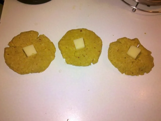 Rezept: Kartoffeln: Indische Kartoffelplätzchen gefüllt mit Bergkäse Bild Nr. 4 Kartoffeln: Indische Kartoffelplätzchen gefüllt mit Bergkäse - Rezept - Bild Nr. 4