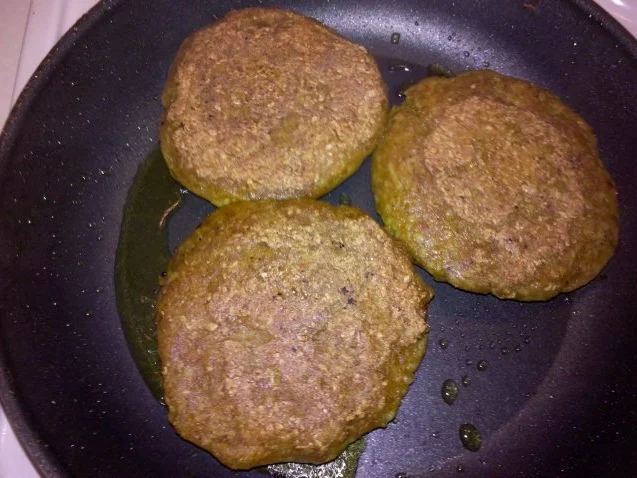 Rezept: Kartoffeln: Indische Kartoffelplätzchen gefüllt mit Bergkäse Bild Nr. 7 Kartoffeln: Indische Kartoffelplätzchen gefüllt mit Bergkäse - Rezept - Bild Nr. 7