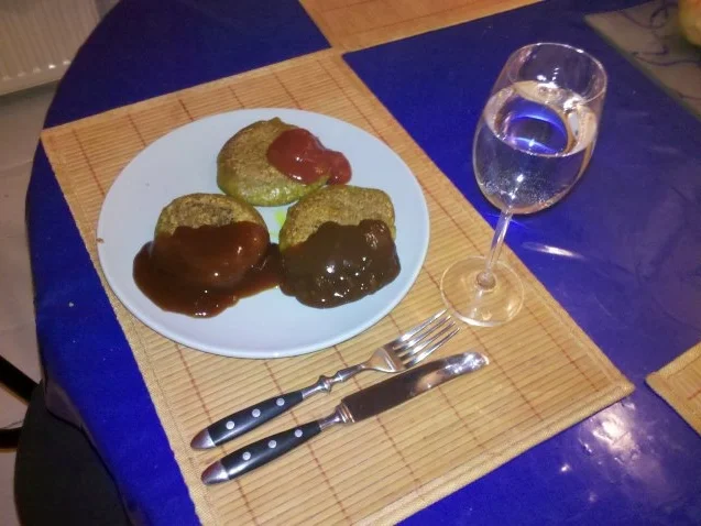 Rezept: Kartoffeln: Indische Kartoffelplätzchen gefüllt mit Bergkäse Bild Nr. 8 Kartoffeln: Indische Kartoffelplätzchen gefüllt mit Bergkäse - Rezept - Bild Nr. 8