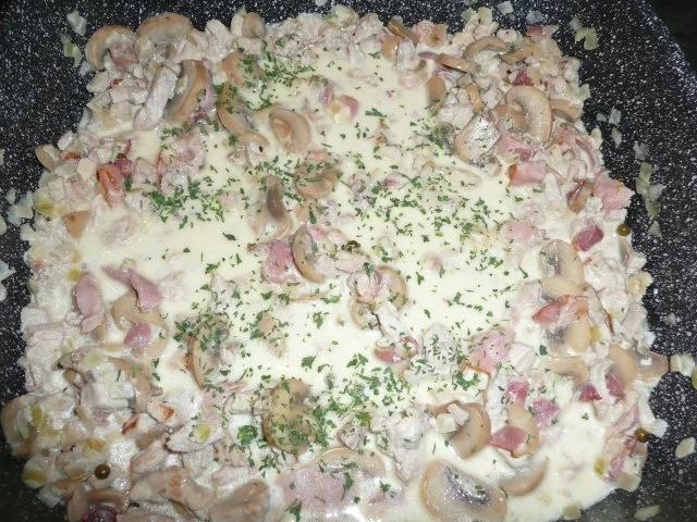 Rezept: Sahnesauce zu Spaghetti oder Bandnudeln Bild Nr. 2 Sahnesauce zu Spaghetti oder Bandnudeln - Rezept - Bild Nr. 2