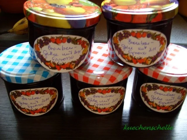 Rezept: Konfitüre & Co: Brombeergelee mit Espresso und Mandeln Konfitüre & Co: Brombeergelee mit Espresso und Mandeln - Rezept