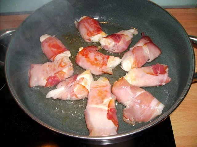 Rezept: Hühnchen im krossen Schinkenmantel Bild Nr. 4 Hühnchen im krossen Schinkenmantel - Rezept - Bild Nr. 4