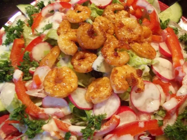 Gebratene Garnelen schlafen im Salatbett  !!!!!! - Rezept