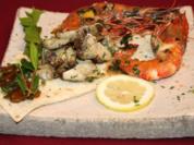 Fischrogen-Carpaccio, Oktopussalat und Scampi in Vernaccia-Soße - Rezept