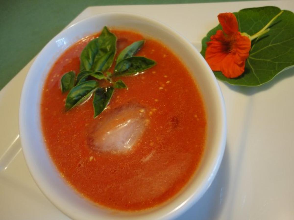 geeiste Tomaten-Sommer-Suppe - Rezept