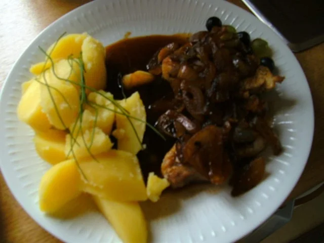 Rezept: Zwiebel Weintrauben-Soße mit Hähnchenbrust Bild Nr. 2 Zwiebel Weintrauben-Soße mit Hähnchenbrust - Rezept - Bild Nr. 2