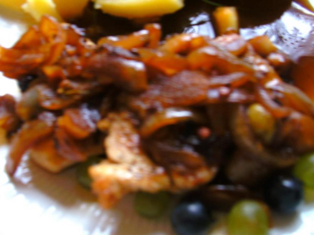 Zwiebel Weintrauben-Soße mit Hähnchenbrust - Rezept - kochbar.de