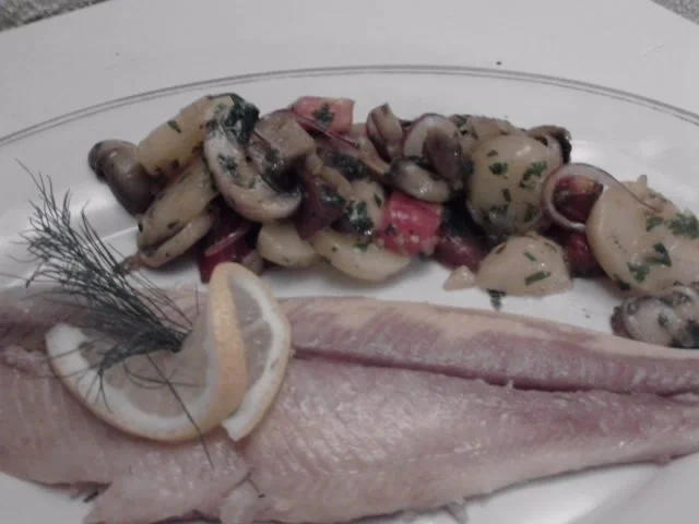 Bachsaibling in der Salzkruste mit  lauwarmen Kartoffelsalat - Rezept - Bild Nr. 2