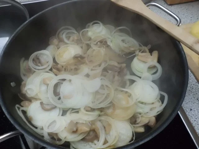 Rezept: Filet in Zwiebelrahmsoße Bild Nr. 3 Filet in Zwiebelrahmsoße - Rezept - Bild Nr. 3