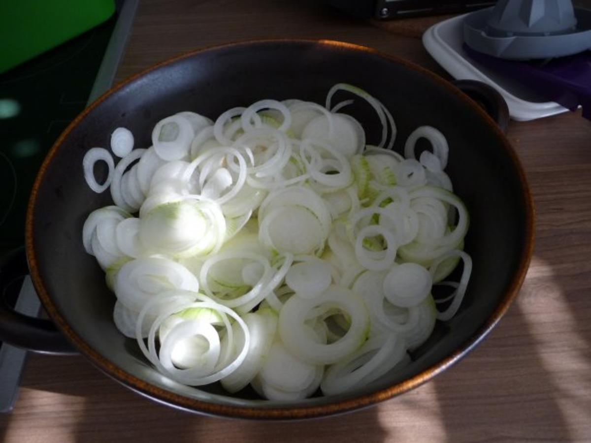 Gulasch : Zwiebelgulasch an Kartoffel-Blumenkohlstampf - Rezept ...