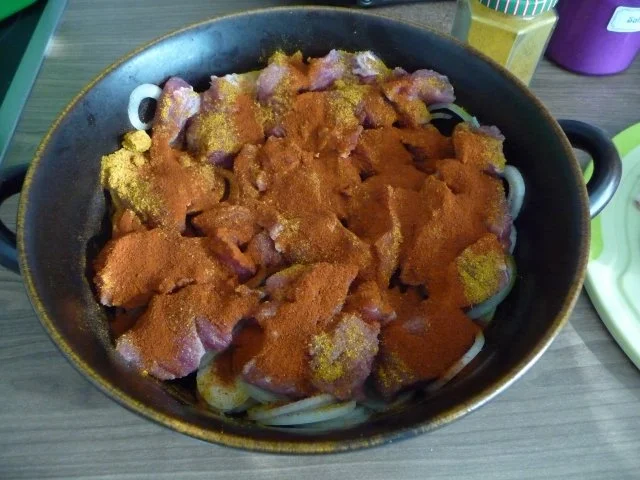 Rezept: Gulasch : Zwiebelgulasch an Kartoffel-Blumenkohlstampf Bild Nr. 5 Gulasch : Zwiebelgulasch an Kartoffel-Blumenkohlstampf - Rezept - Bild Nr. 5