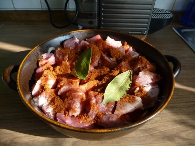 Rezept: Gulasch : Zwiebelgulasch an Kartoffel-Blumenkohlstampf Bild Nr. 7 Gulasch : Zwiebelgulasch an Kartoffel-Blumenkohlstampf - Rezept - Bild Nr. 7