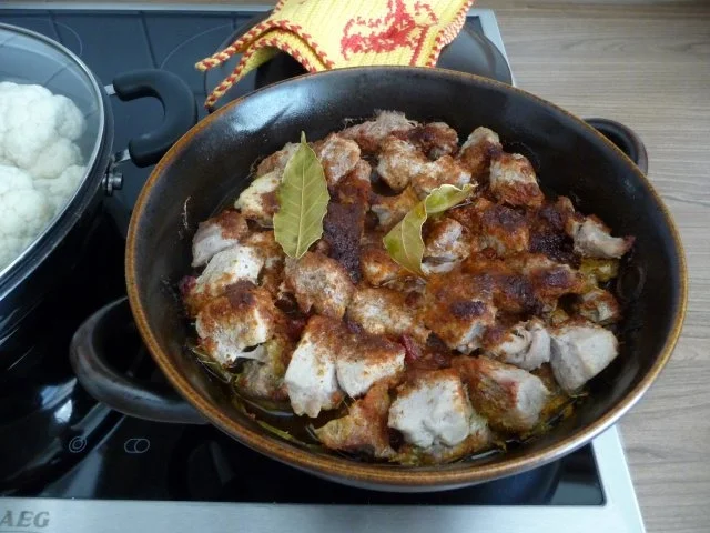 Rezept: Gulasch : Zwiebelgulasch an Kartoffel-Blumenkohlstampf Bild Nr. 9 Gulasch : Zwiebelgulasch an Kartoffel-Blumenkohlstampf - Rezept - Bild Nr. 9