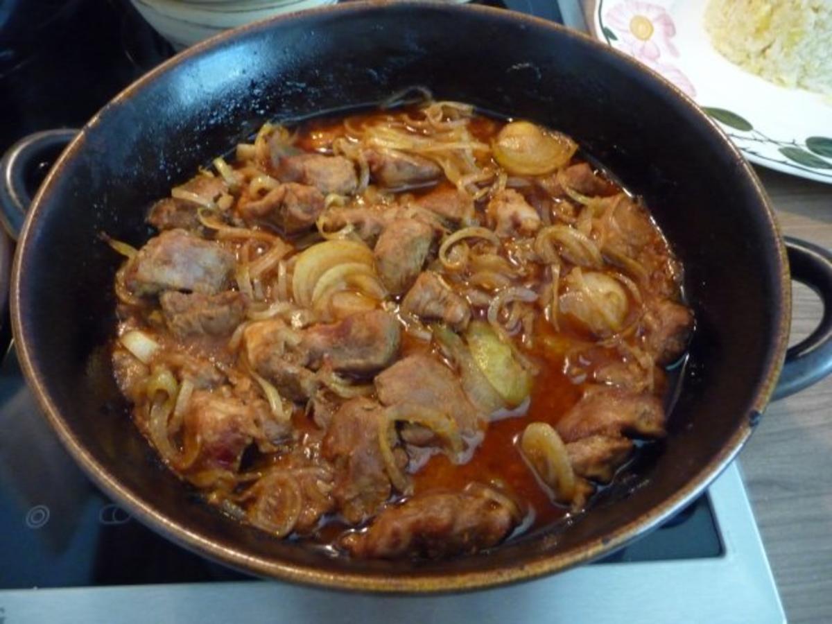 Gulasch : Zwiebelgulasch an Kartoffel-Blumenkohlstampf - Rezept - Bild Nr. 10