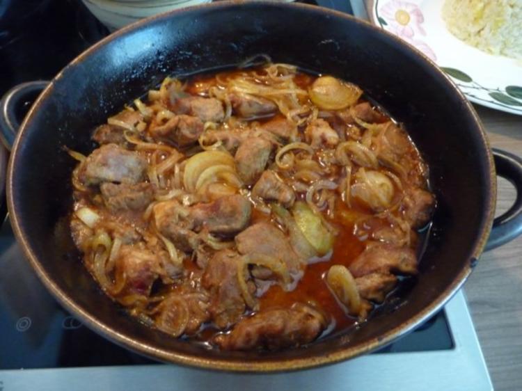 Gulasch : Zwiebelgulasch an Kartoffel-Blumenkohlstampf - Rezept ...