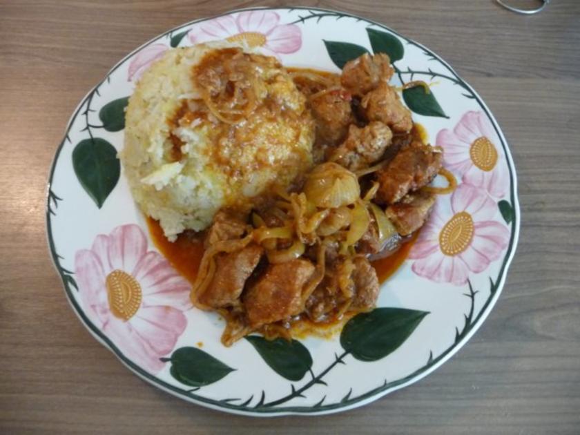 Gulasch : Zwiebelgulasch an Kartoffel-Blumenkohlstampf - Rezept ...