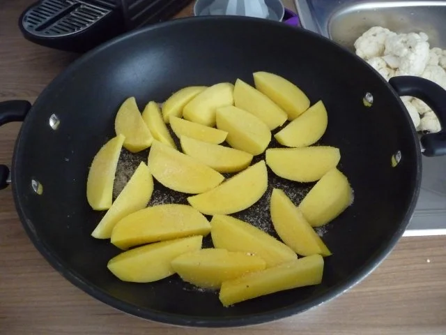 Rezept: Gulasch : Zwiebelgulasch an Kartoffel-Blumenkohlstampf Bild Nr. 11 Gulasch : Zwiebelgulasch an Kartoffel-Blumenkohlstampf - Rezept - Bild Nr. 11