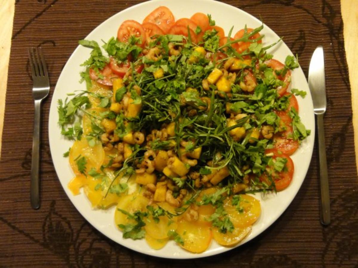 Rucola-Tomatensalat mit Curry-Mango-Shrimps - Rezept