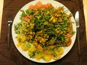 Rucola-Tomatensalat mit Curry-Mango-Shrimps - Rezept