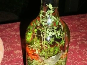 Rezept: Paradiesisch pfeffriger Zitronenthymian- Essig Paradiesisch pfeffriger Zitronenthymian- Essig - Rezept