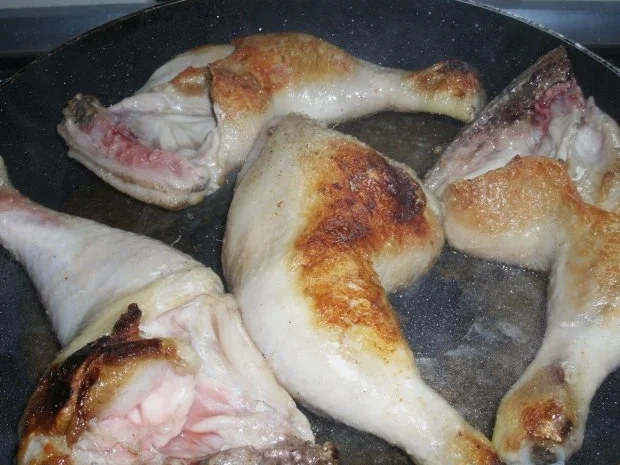 Hähnchenkeulen in Zitronenthymian-Weißweinsoße - Rezept - Bild Nr. 2