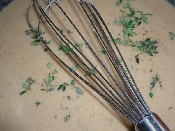 Hähnchenkeulen in Zitronenthymian-Weißweinsoße - Rezept - Bild Nr. 4