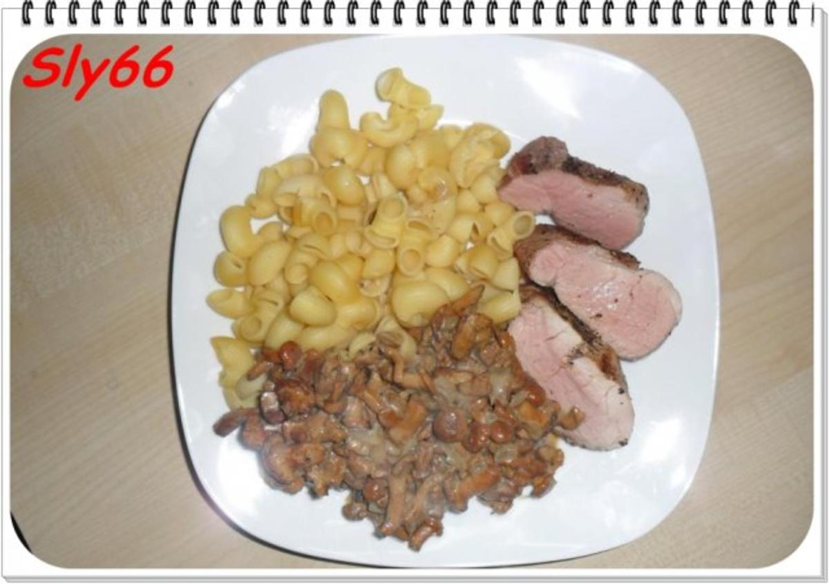 Fleischgerichte:Schweinefilet sanft Gegart mit Pfifferlingsoße - Rezept