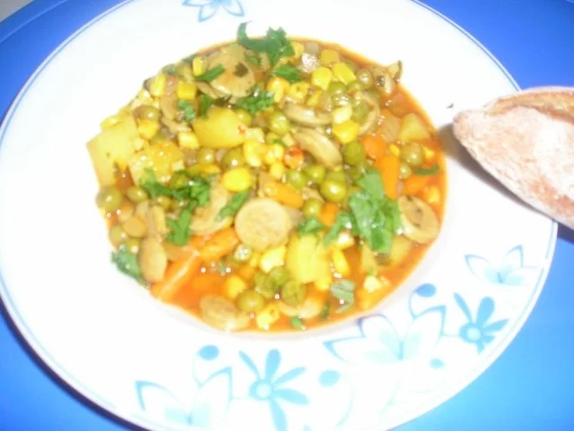 Rezept: Bratwurst-Gemüse-Kartoffel Eintopf Bratwurst-Gemüse-Kartoffel Eintopf - Rezept