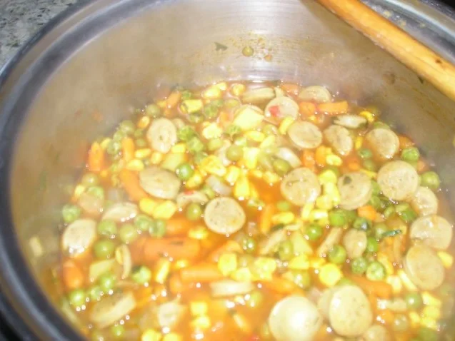 Rezept: Bratwurst-Gemüse-Kartoffel Eintopf Bild Nr. 3 Bratwurst-Gemüse-Kartoffel Eintopf - Rezept - Bild Nr. 3