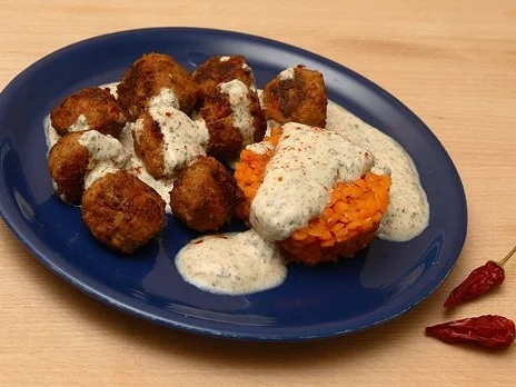 Hackfleischbällchen mit Joghurt-Minzsoße; Hackekullern - "türkösche Art" à la Caro - Rezept