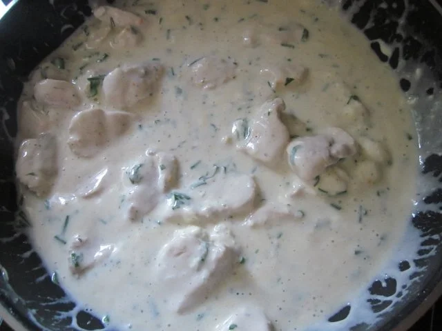 Rezept: Putenfleisch mit Weißwein-Frischkäse-Soße Bild Nr. 4 Putenfleisch mit Weißwein-Frischkäse-Soße - Rezept - Bild Nr. 4