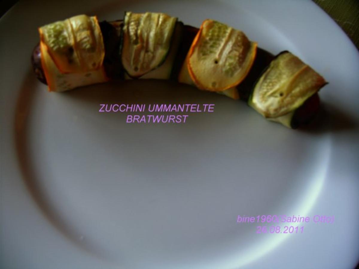 ZUCCHINI  UMMANTELTE  BRATWURST - Rezept - Bild Nr. 3