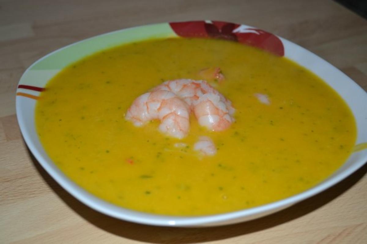 Kürbis-Koriander-Suppe mit Garnelen - Rezept
