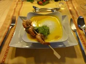 Karotten-Ingwer-Kokosschaum-Süppchen mit Curry-Black Tiger-Spiesschen - Rezept