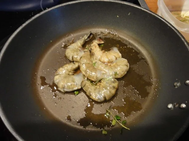 Karotten-Ingwer-Kokosschaum-Süppchen mit Curry-Black Tiger-Spiesschen - Rezept - Bild Nr. 2