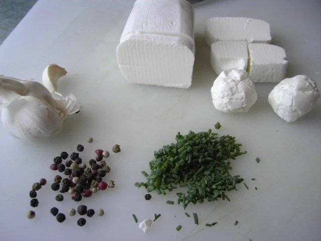 Rezept: Eingelegte Schafkäsekugeln Bild Nr. 8 Eingelegte Schafkäsekugeln - Rezept - Bild Nr. 8