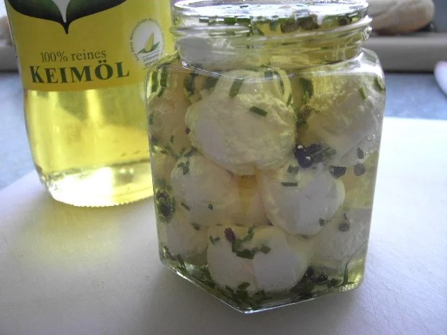 Rezept: Eingelegte Schafkäsekugeln Bild Nr. 11 Eingelegte Schafkäsekugeln - Rezept - Bild Nr. 11