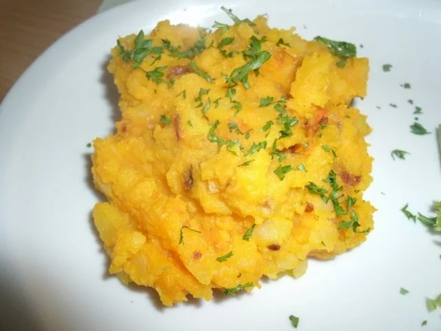 Hokkaidokürbis- Kartoffelpüree mit Röstzwiebel - Rezept
