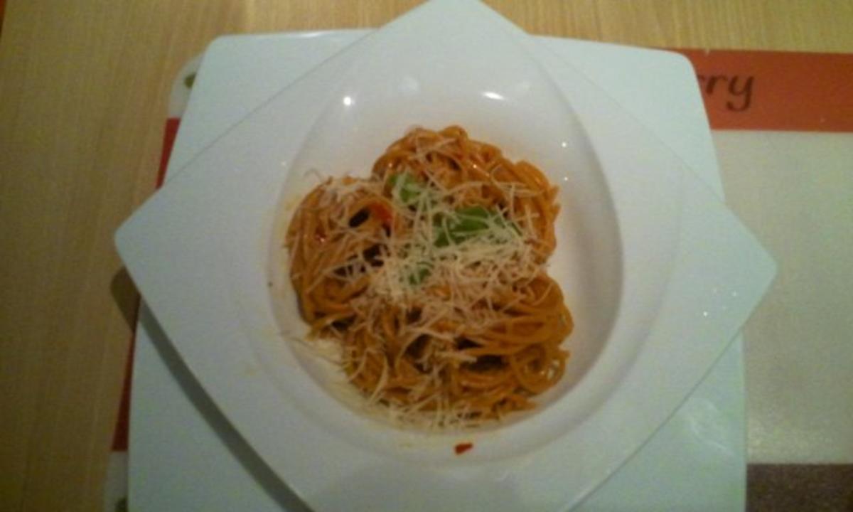 Spaghetti aglio e olio e peperoncini e erbe - Rezept