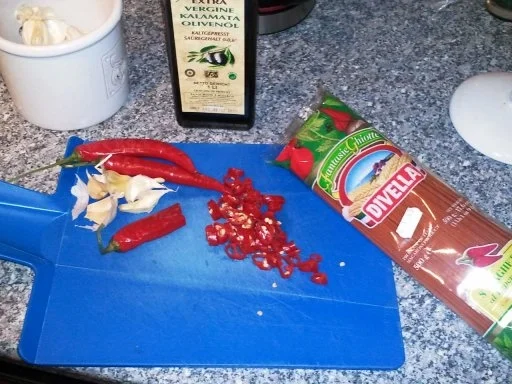 Rezept: Spaghetti aglio e olio e peperoncini e erbe Bild Nr. 2 Spaghetti aglio e olio e peperoncini e erbe - Rezept - Bild Nr. 2