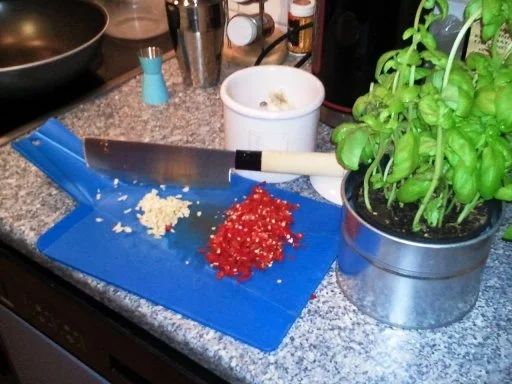 Rezept: Spaghetti aglio e olio e peperoncini e erbe Bild Nr. 3 Spaghetti aglio e olio e peperoncini e erbe - Rezept - Bild Nr. 3