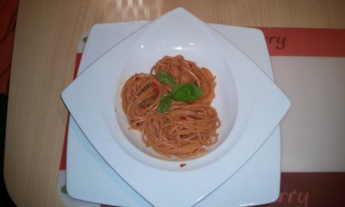 Spaghetti aglio e olio e peperoncini e erbe - Rezept - Bild Nr. 9