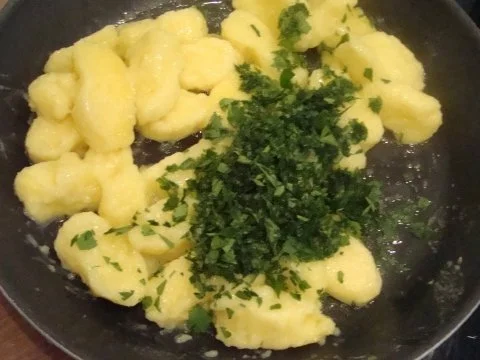 Pastinaken-Gnocchi in Petersilienbutter - Rezept - Bild Nr. 5