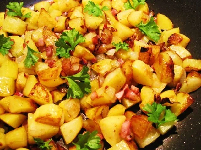 Rezept: Currywurst mit Bratkartoffeln für Camper ... Bild Nr. 2 Currywurst mit Bratkartoffeln für Camper ... - Rezept - Bild Nr. 2