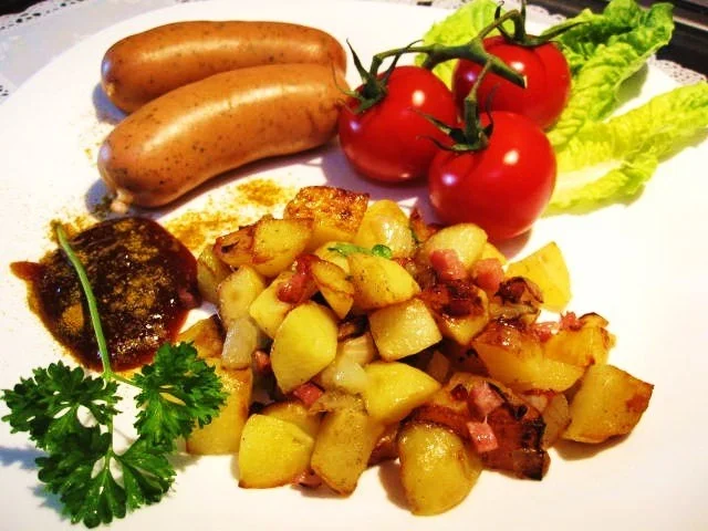 Rezept: Currywurst mit Bratkartoffeln für Camper ... Bild Nr. 3 Currywurst mit Bratkartoffeln für Camper ... - Rezept - Bild Nr. 3