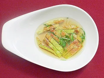 Rezept: Gemüseessenz mit Einlage Gemüseessenz mit Einlage - Rezept